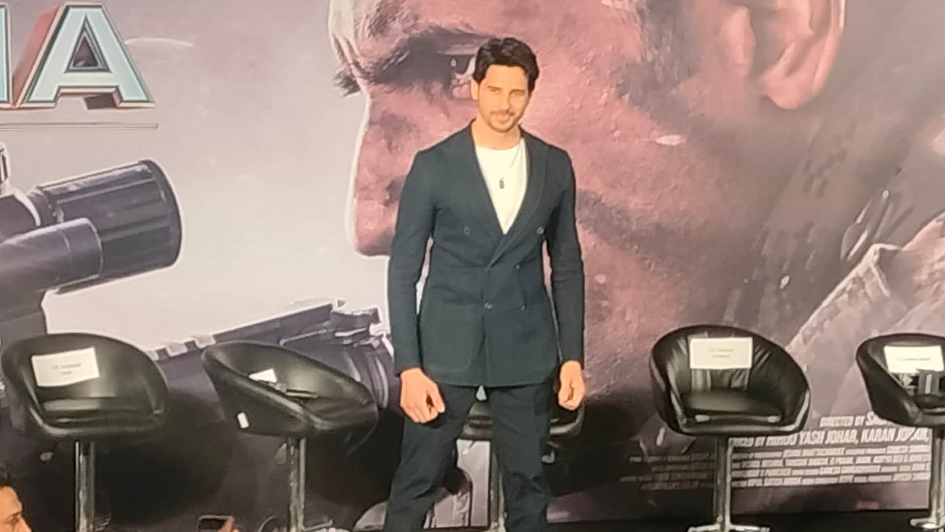 Yodha Trailer launch in air flight with sidharth malhotra rashii khanna karan johar disha patani Apoorva Mehta