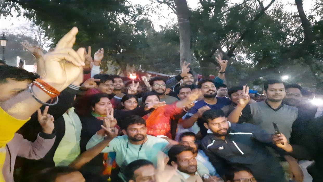 RO ARO Exam: Agitators danced after the exam was canceled, said - finally the government bowed
