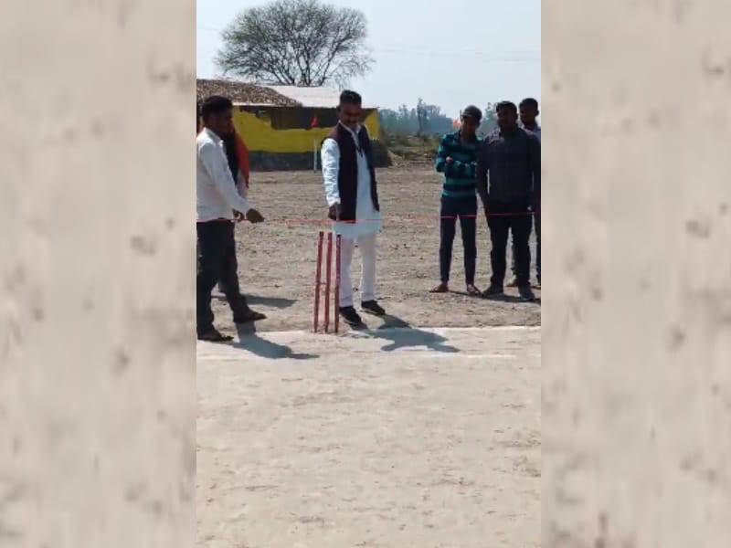 A sipahi inaugrated cricket series with firing in Ambedkar Nagar.