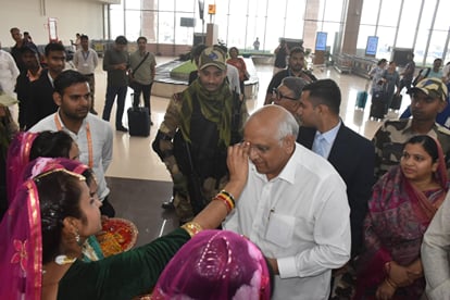 Gujarat cabinet arrived in Ayodhya to offer prayer to Ramlalla.