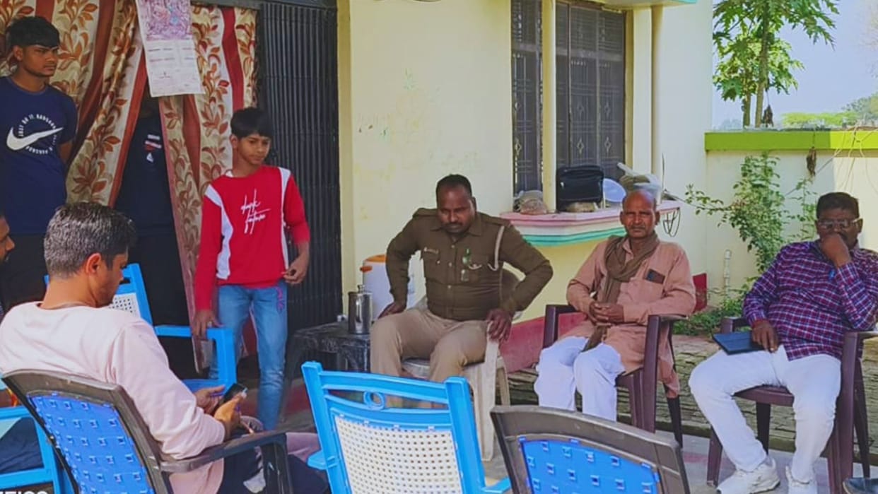 thieves ran away jewelry many lakhs in azamgarh