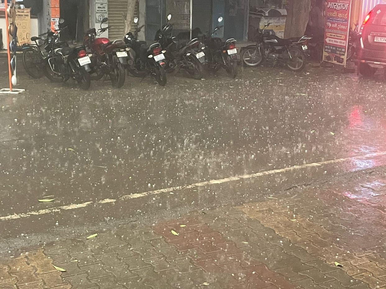 Rain with hailstorm in Baghpat and weather have change