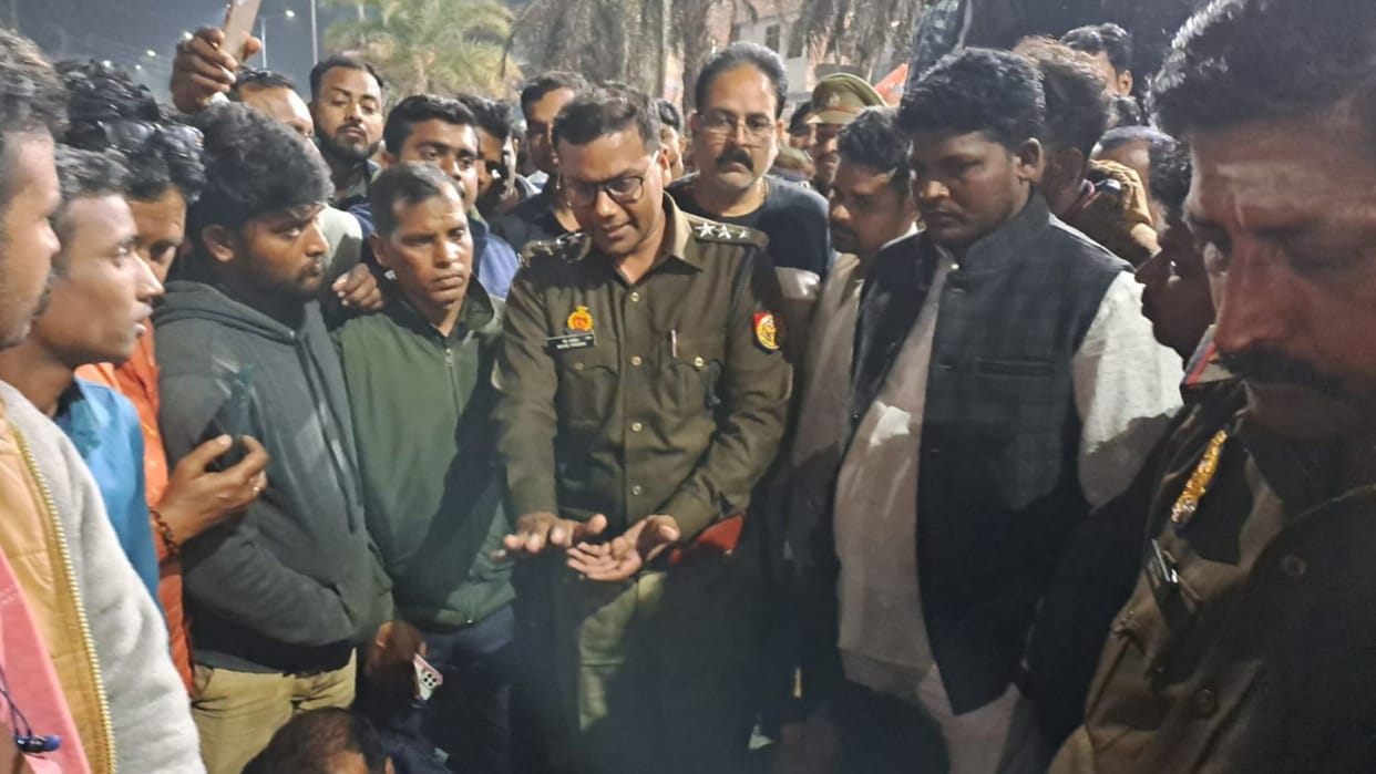 man dies hit pickup road in ballia wife injured