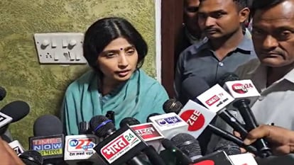 भाजपा पर बरसीं डिंपल यादव: बोलीं- बेरोजगार युवा पेपर लीक होने से हताश, लोकतंत्र खत्म करना चाहती है बीजेपी Dimple Yadav reached Mainpuri and said unemployed youth are frustrated and disappointed due to paper leak
