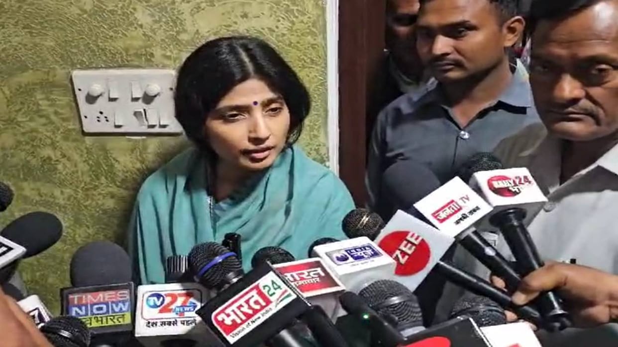 Dimple Yadav reached Mainpuri and said unemployed youth are frustrated and disappointed due to paper leak