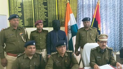 Bihar News: पटना जंक्शन के प्लेटफॉर्म पर टीटीई को चाकू मारने वाला युवक गिरफ्तार; हथियार भी बरामद Bihar Crime: Youth who stabbed TTE on Patna Junction platform arrested, weapon also recovered