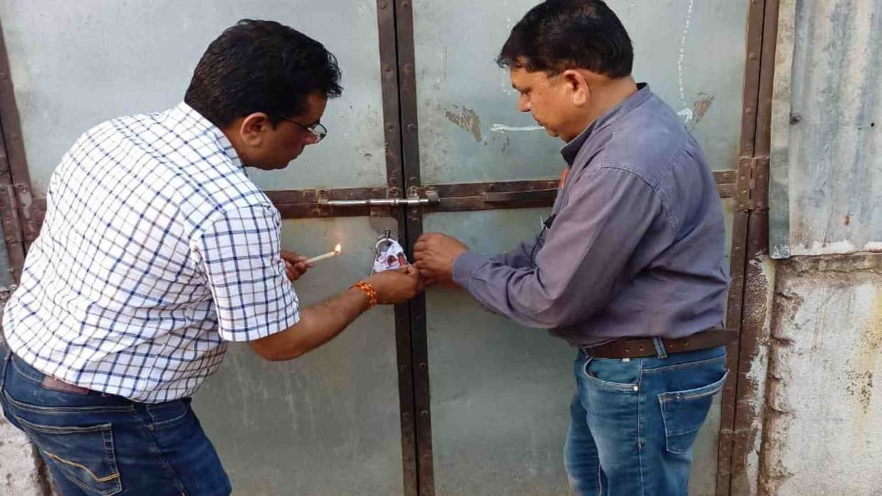 Khargone News: Toast worth Rs 1 lakh seized from Jaika Bakery, godown sealed
