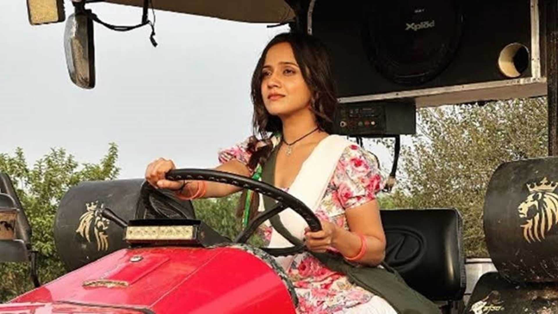 Dalchini 100 Episode Ravi Dubey and Sargun Mehta celebrated with the team express gratitude