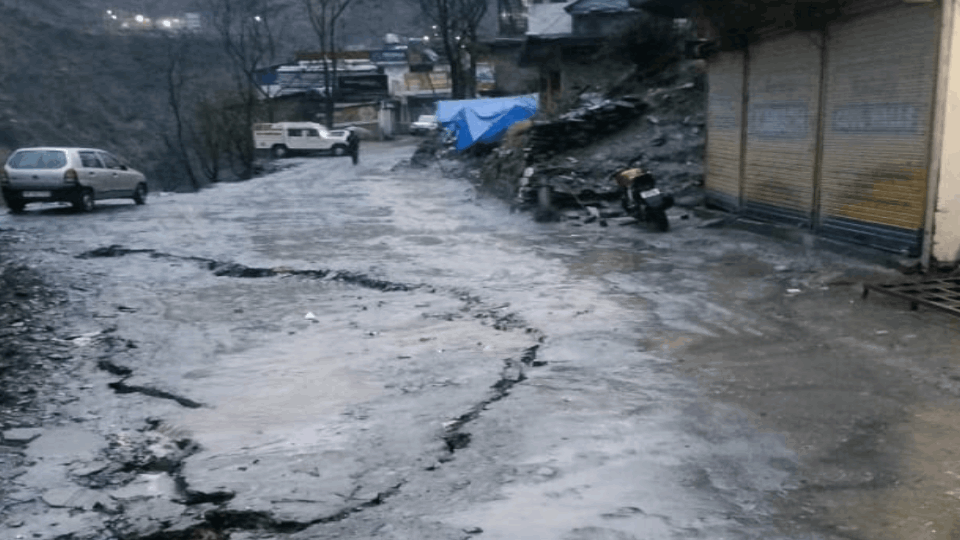 Himachal weather Kullu-Manali left bank closed near Chharudu due to landslide