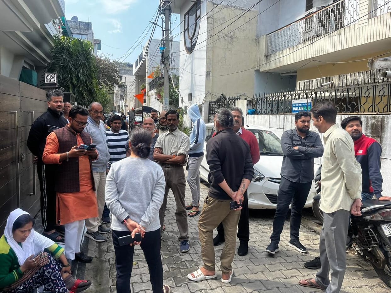 Stray dogs have cut of five people in Mohanpuri of Meerut and MP Maneka Gandhi involve in case