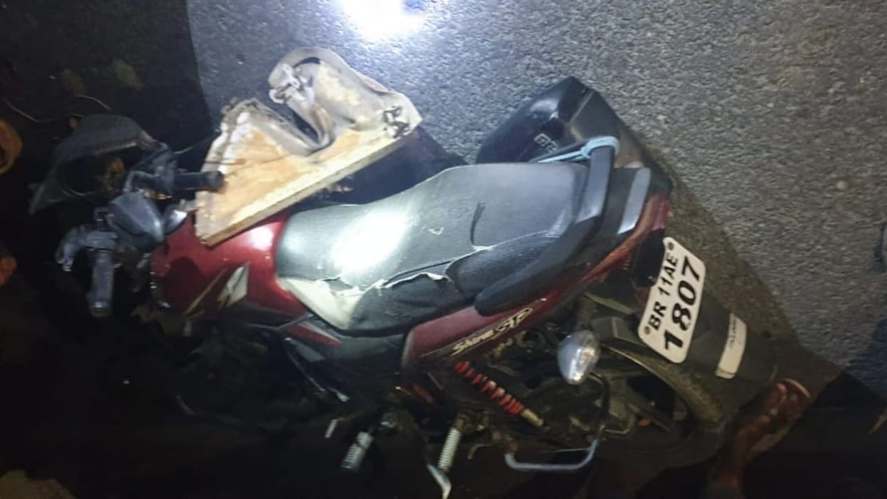 Purnea News: a bike rider hit a truck parked on roadside from behind; Young man died on spot