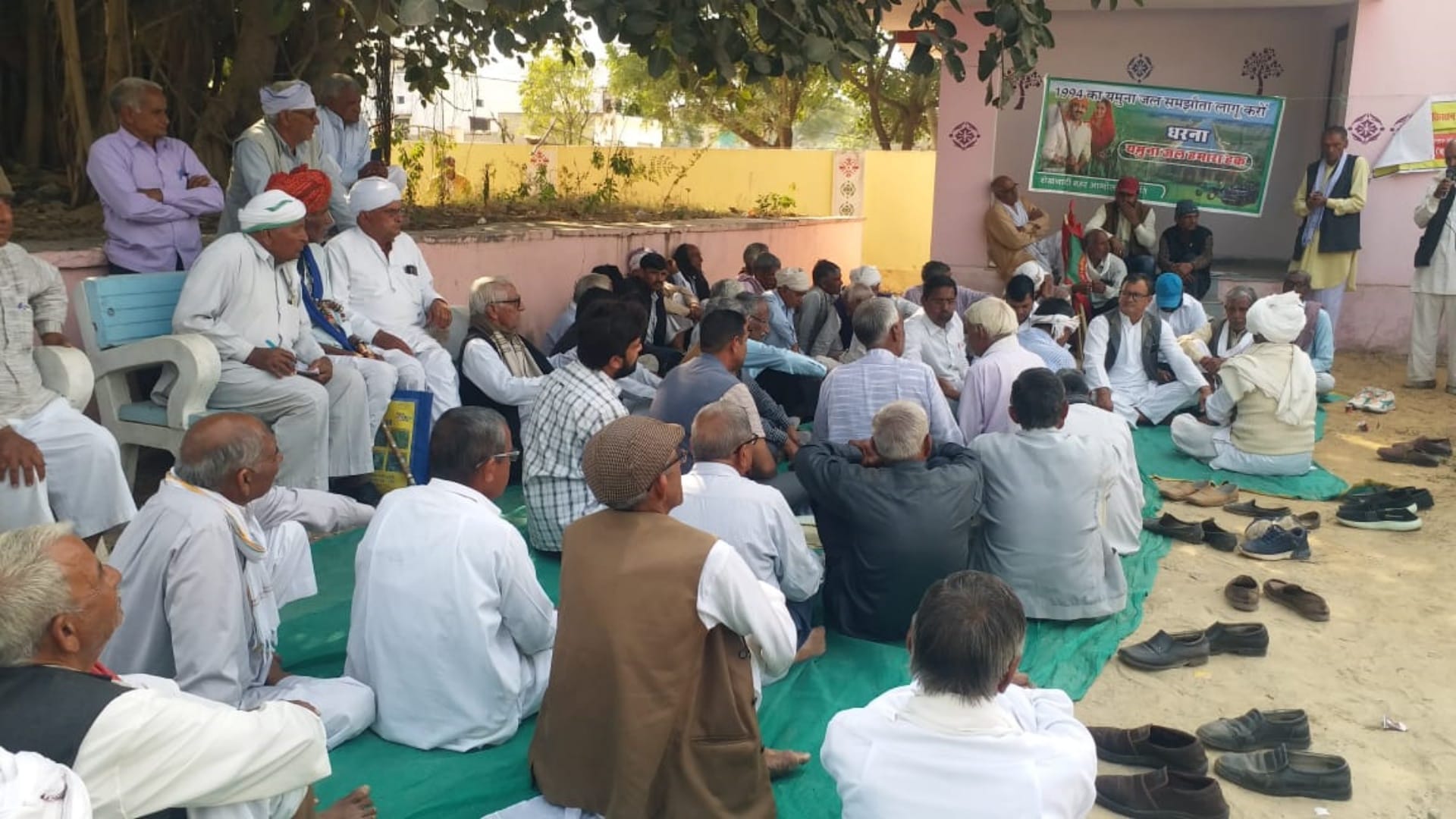 किसानों ने दिया धरना