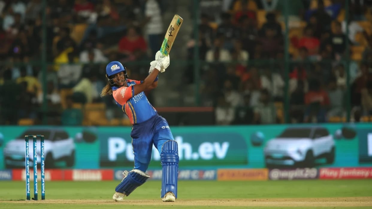 RCB vs MI WPL Live Score: Bangalore vs Mumbai Today Women IPL Match Scorecard News in Hindi