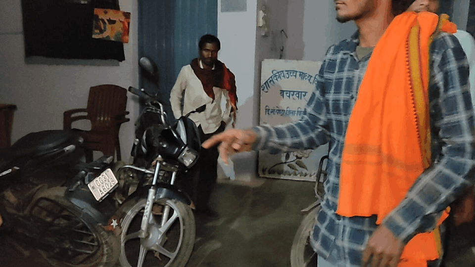 स्कूल में मुर्गा पार्टी पर बवाल