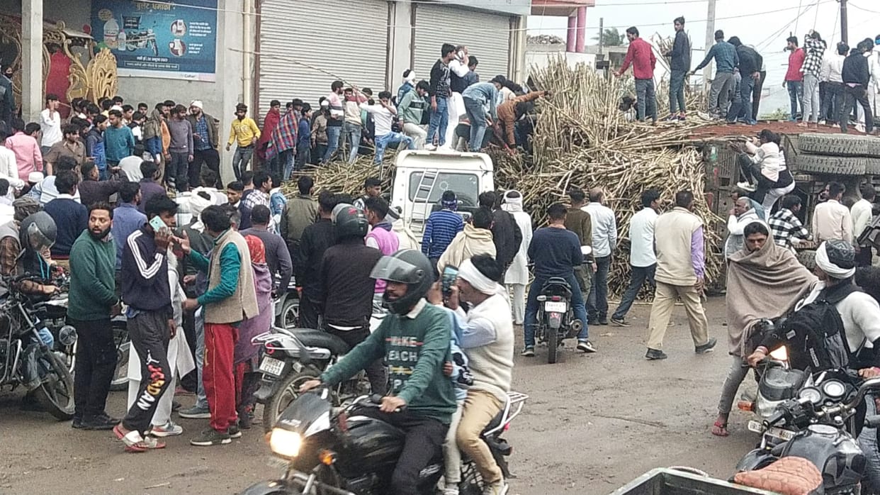 Truck loaded with sugarcane overturns car and tractor trolley in Shamli, three killed