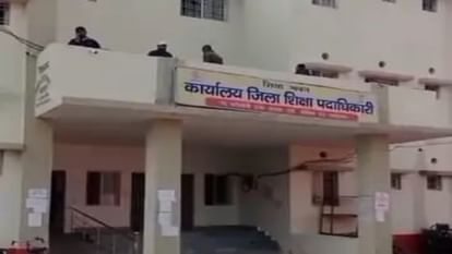 West Champaran News: DEO suspended 21 head teachers for negligence in discharging responsibilities