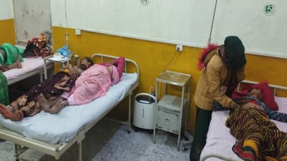 dozen people were injured when loader collided with truck from behind in Agra
