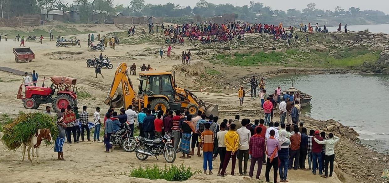 Bihar News: Boat drowns in Khagaria Kosi river; Search operation continues: Many people were on the boat