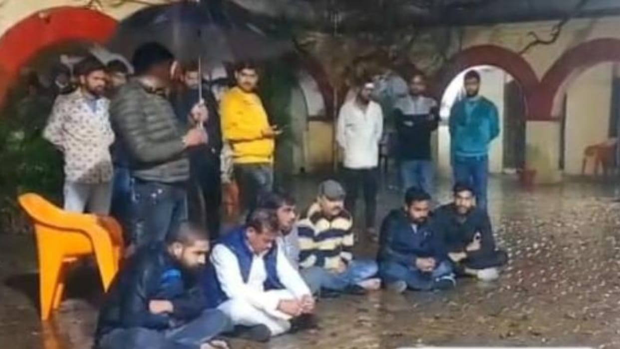 BJP MLA sitting on strike in Kotwali in defense of the accused in Lakhimpur Kheri