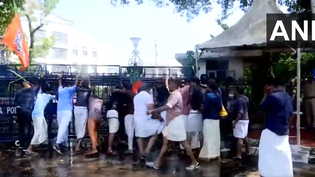 Congress seeks CBI probe into death of student at Kerala Veterinary university