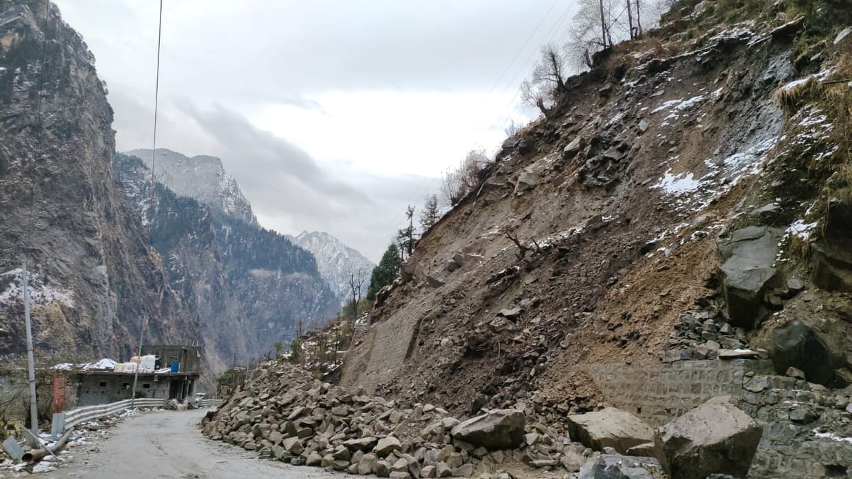 Uttarakhand Landslide Badrinath Highway Remains closed for Seven Hours due to debris came