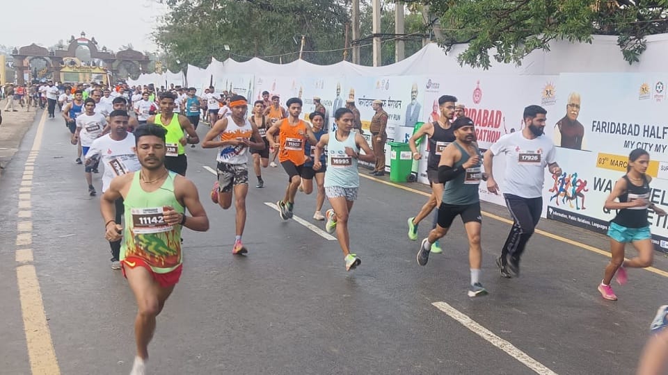 Chief Minister Manohar Lal flagged off Faridabad Half Marathon