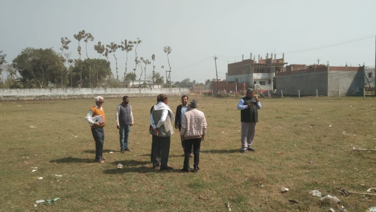 Gorakhpur Municipal Corporation freed its encroachment on land worth crores of rupees.