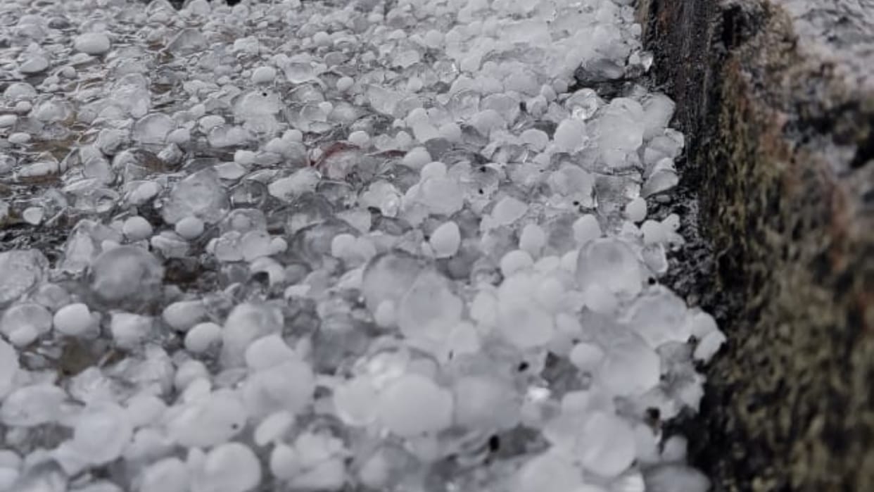 man dies due to lightning and crops destroyed due to hailstorm and rain in lakhimpur kheri