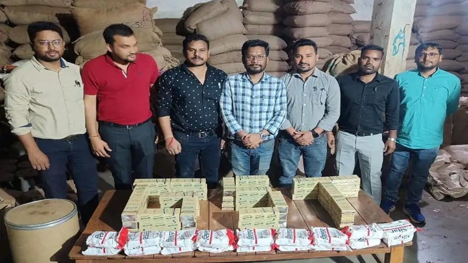 GST department team raided illegal gutkha factory case registered against operator in Durg