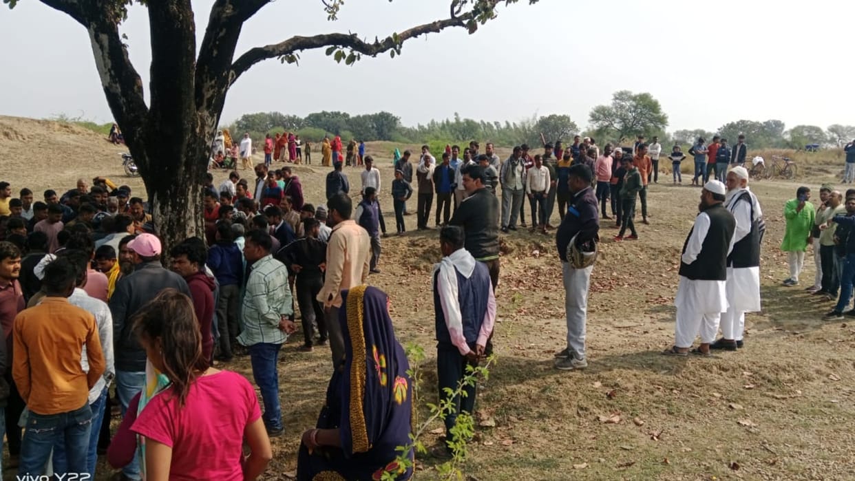 Dead body of grocery businessman found hanging from Mahua tree