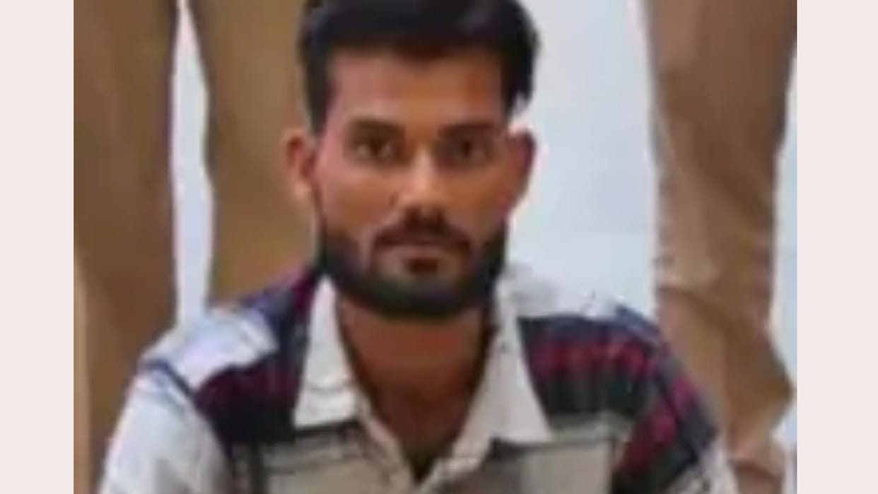 Rajasthan News: Young man roaming around to sell pistol caught by police, another youth also arrested