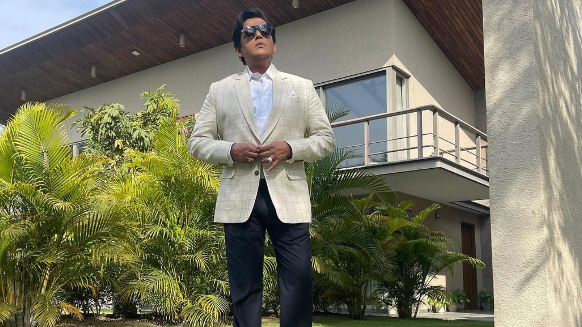 Ravi Kishan said that his father did not like the idea of being performing arts and would beat him regularly