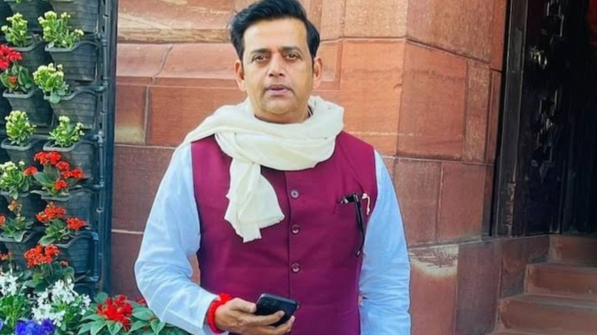 Ravi Kishan said that his father did not like the idea of being performing arts and would beat him regularly