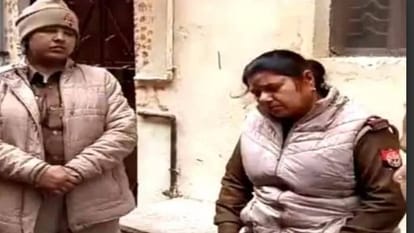 Mathura: संवासनियों ने महिला होमगार्ड की आंखों में झोंकी मिर्च... भागने का प्रयास; प्रशासन में खलबली three female inmates tried to escape by throwing chilli in eyes of female home guard In Mathura