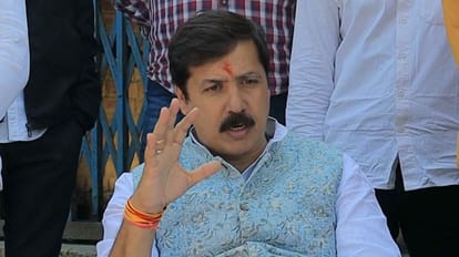 हाईकोर्ट : पूर्व सांसद धनंजय की अर्जी पड़ी नहीं, हाईकोर्ट पहुंचने की उड़ती रही अफवाह Former MP Dhananjay's application was not accepted, rumors kept flying about reaching the High Court