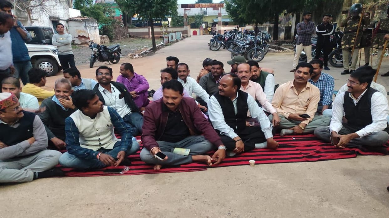 Driver of former district president of BJP assaulted at check post
