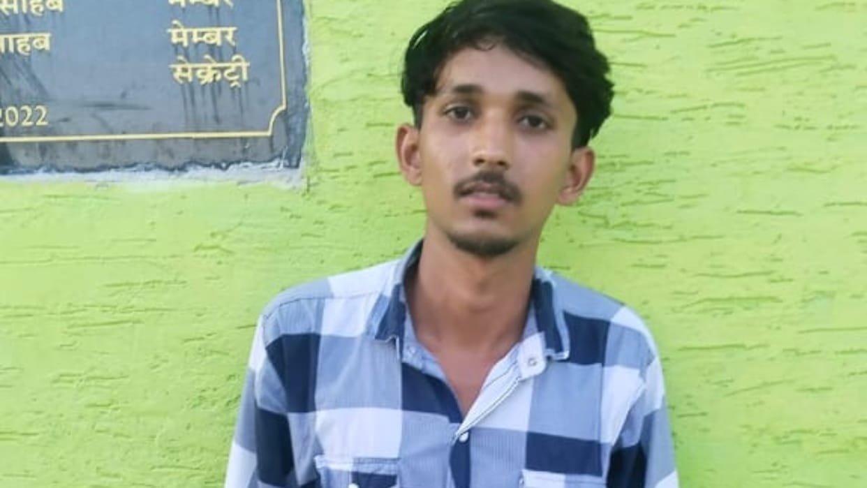 goons robbed mobile from student at Pawan Vihar gate in Bareilly