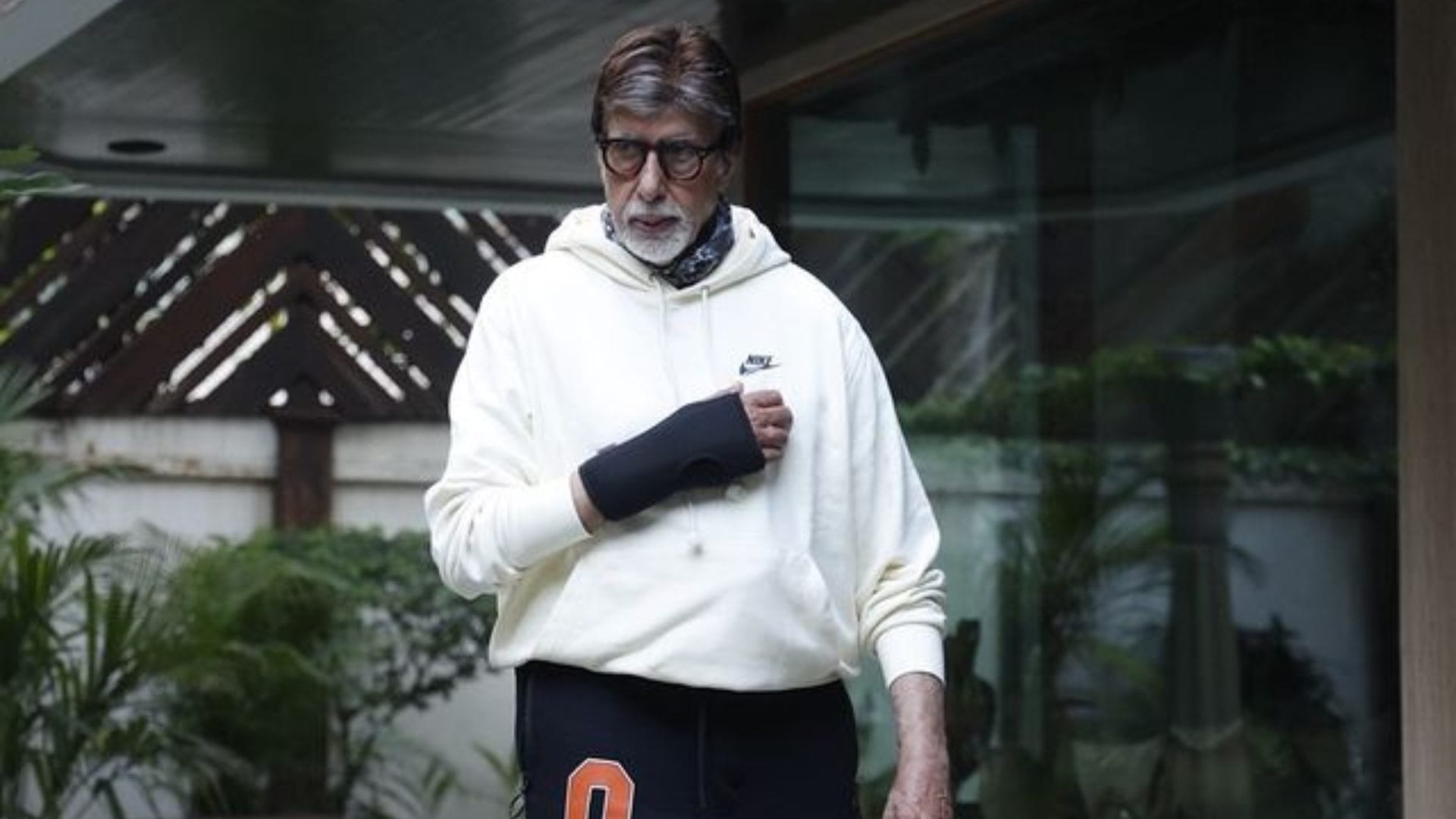 shah rukh khan amitabh bachchan Ajay Devgn Akshay Kumar Bollywood Actors who have Most Expensive House