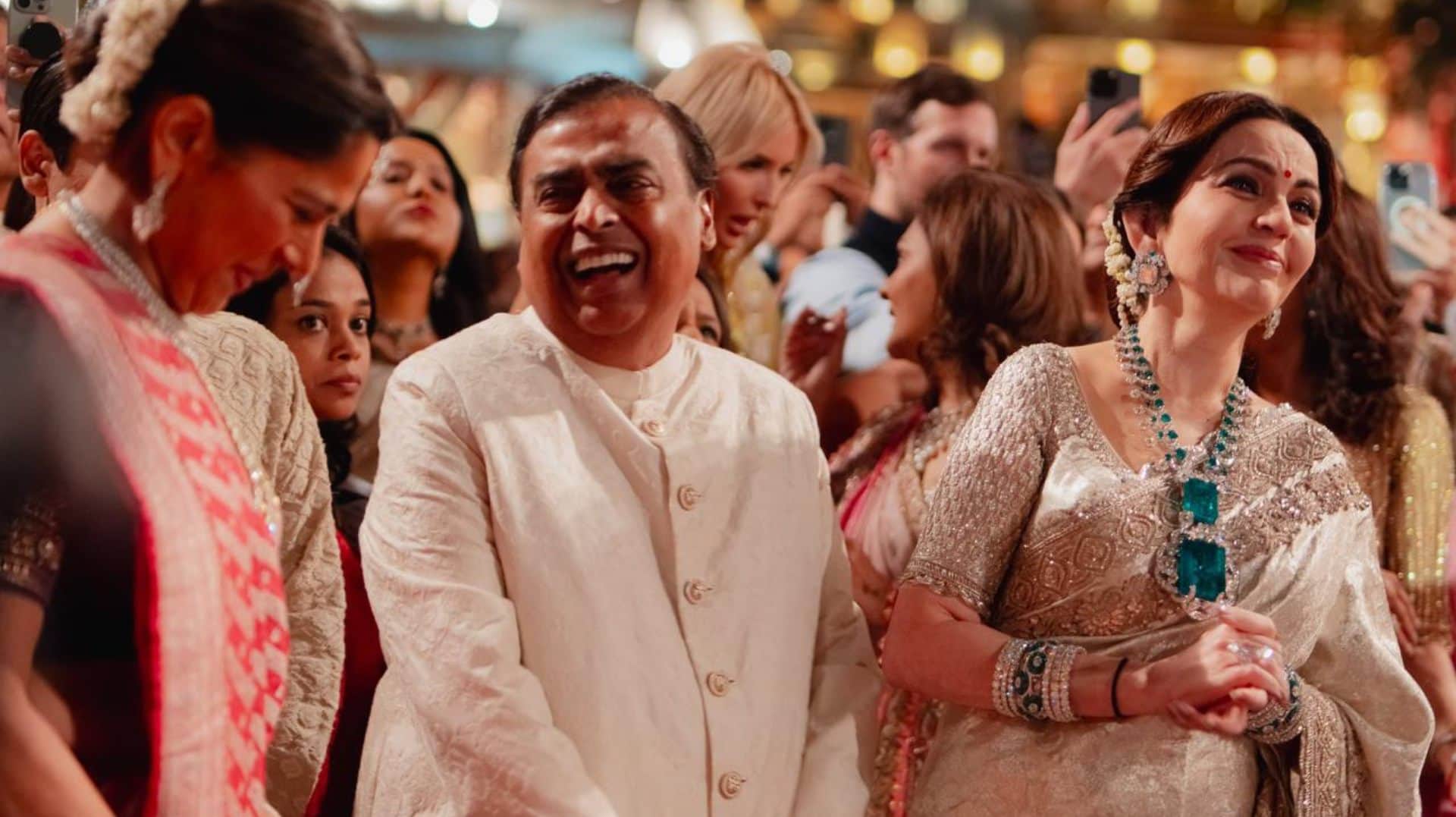 Shah Rukh Khan Salman Khan Fake Fight Aamir Khan Plays Peacemaker At Anant Ambani Radhika Merchant Pre Wedding