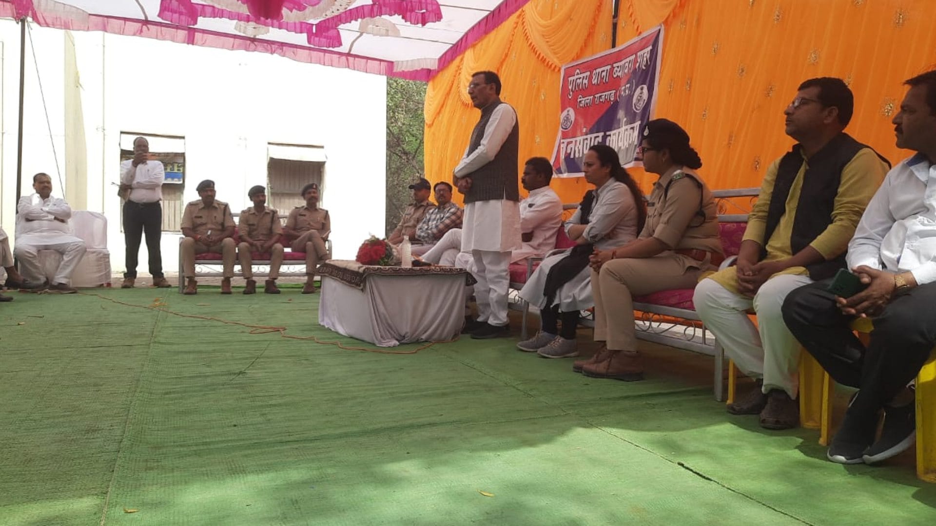अधिकारियों को राज्यमंत्री पंवार की नसीहत