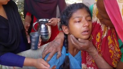 Bettiah News: girl student fell unconscious during Chetna session in govt school non availability of ambulance