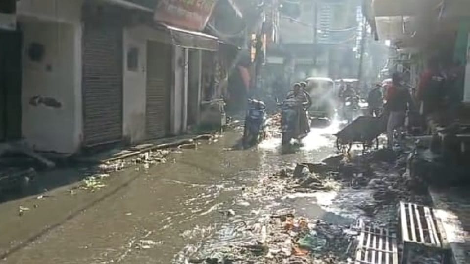 Haldwani News: Dirty water entered houses in Ujala Nagar haldwani