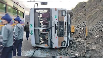 Roadways bus Accident In Devprayag Bus coming from National Highway Chandigarh overturned passengers injured