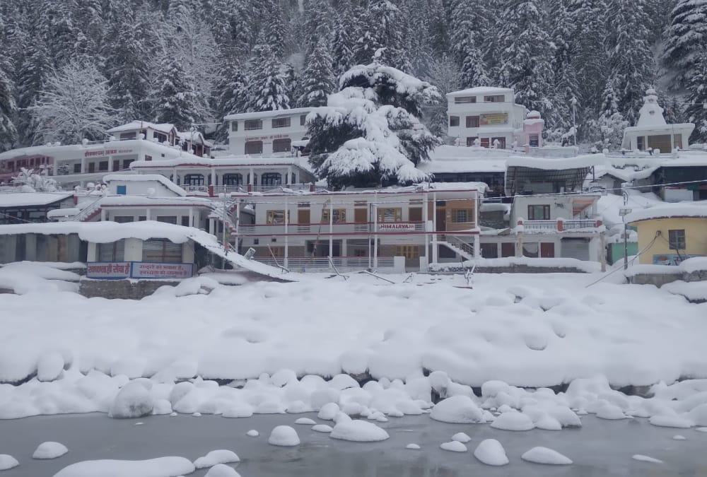 Uttarakhand Weather Gangotri Dham covered with white sheet of snow water of Bhagirathi Frozen Photos