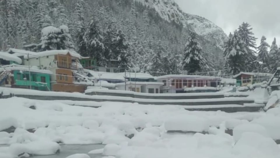 Uttarakhand Weather Gangotri Dham covered with white sheet of snow water of Bhagirathi Frozen Photos