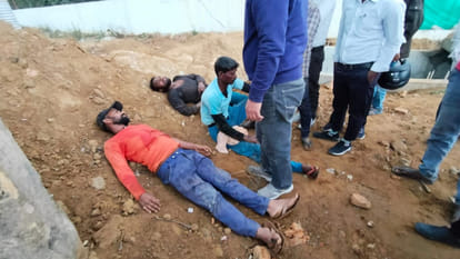 Wall of drain under construction collapsed near Padleganj intersection in Gorakhpur, three injured