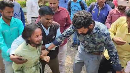 गुस्साए शिक्षक ने पेट्रोल डालकर आत्महत्या का किया प्रयास