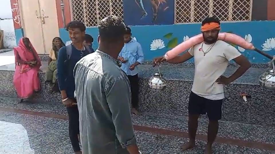 Devotees created ruckus in Balkeshwar temple in Agra after not being allowed to offer Kanwar