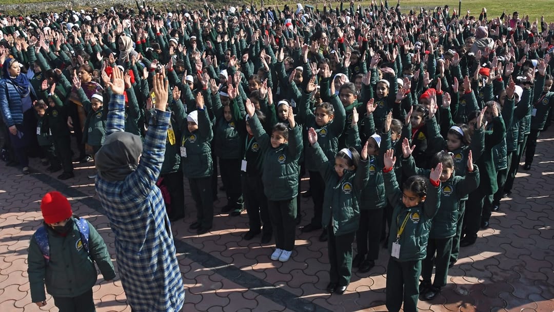 kashmir school reopen after after 95 days winter vacations Students back to schools