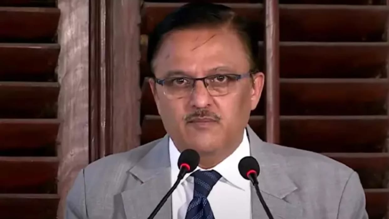 Justice Abhay Oka advice to legal professionals avoid worship-rituals for Constitution